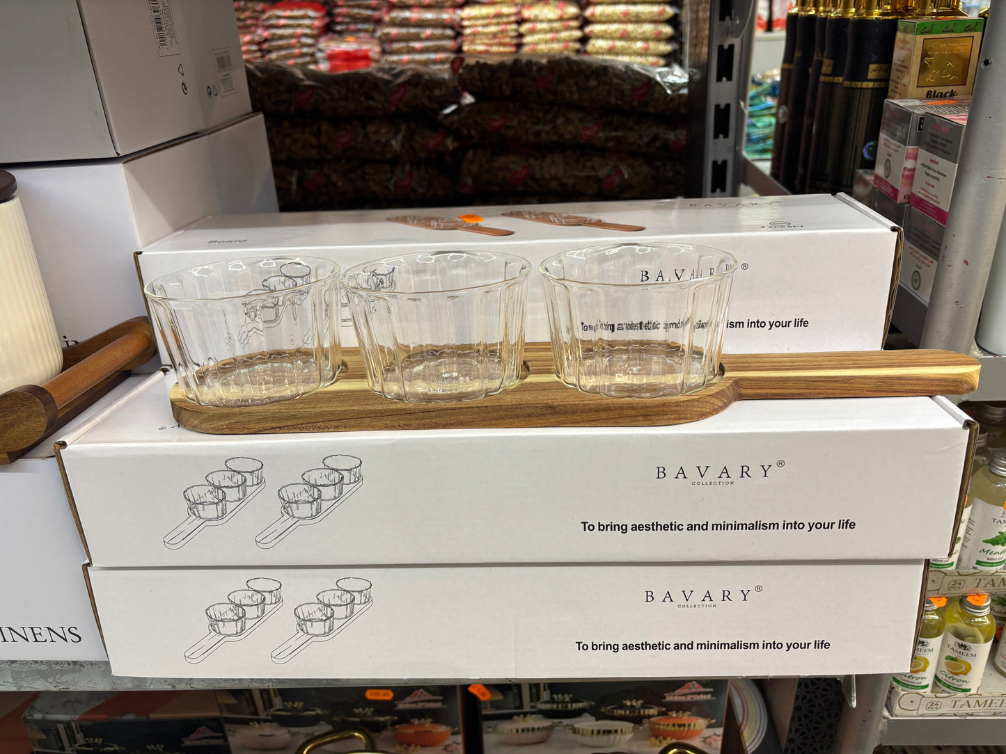Présentoir en verre avec planchette