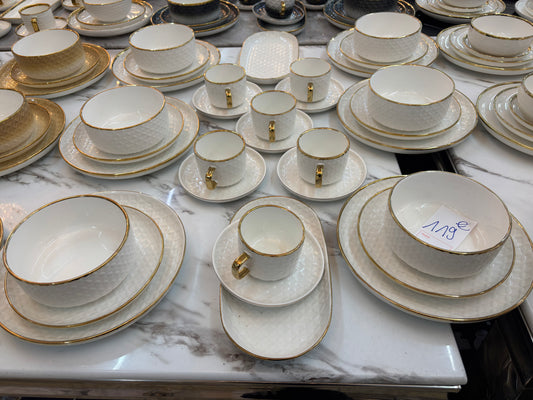 Service blanc à motif