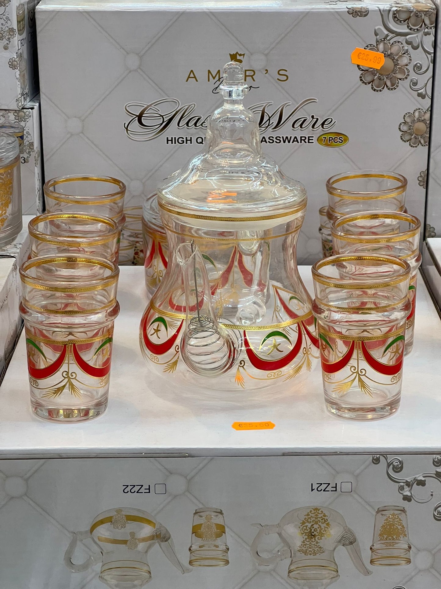 Théière et verres à thé